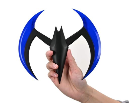 PRE-ORDER Neca Batman Beyond - Prop Replica - Batarang (Blue with Lights) - Image 2