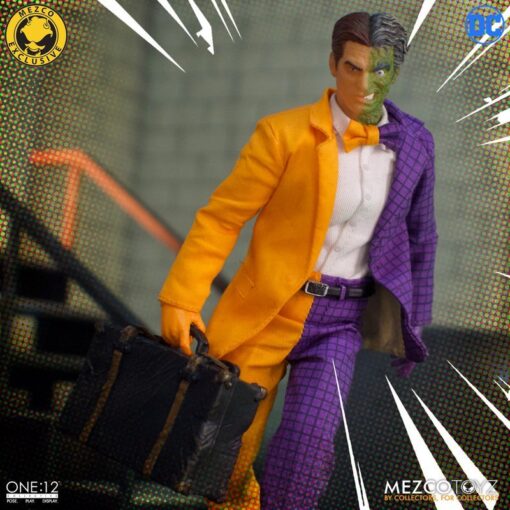 PRE-ORDER Mezco ONE:12 COLLECTIVE Golden Age Batman vs Two-Face Boxed Set (Mezco Exclusive) - Image 20