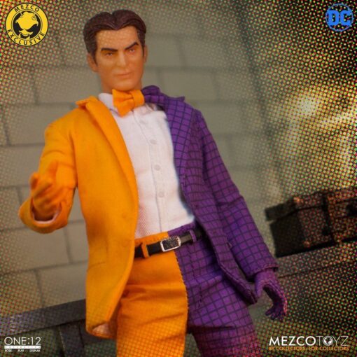 PRE-ORDER Mezco ONE:12 COLLECTIVE Golden Age Batman vs Two-Face Boxed Set (Mezco Exclusive) - Image 11