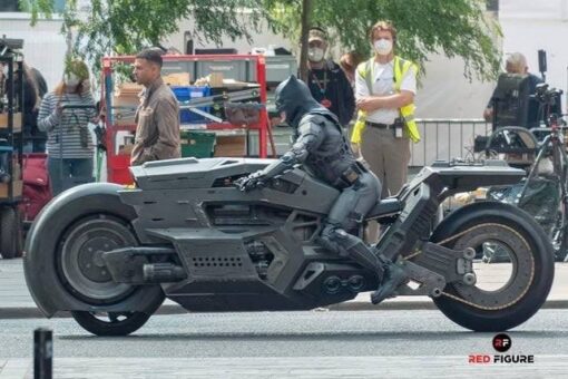 PRE-ORDER Secretsecret Ben Affleck Batman BatCycle