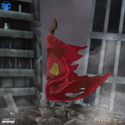 PRE-ORDER Mezco One:12 Collective Superman – Recovery Suit Edition (August 2024) - Image 6