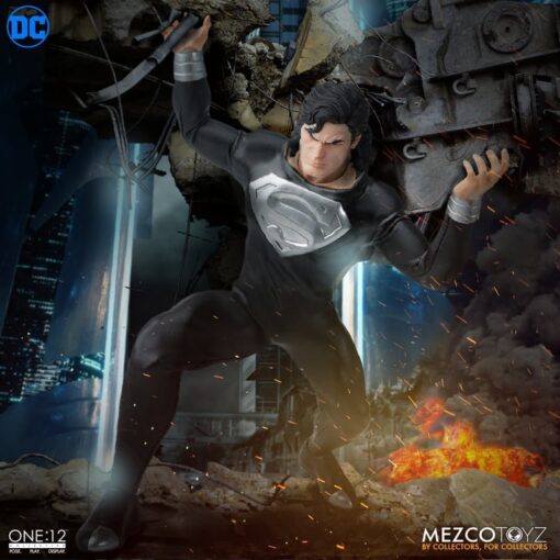 PRE-ORDER Mezco One:12 Collective Superman – Recovery Suit Edition (August 2024) - Image 10