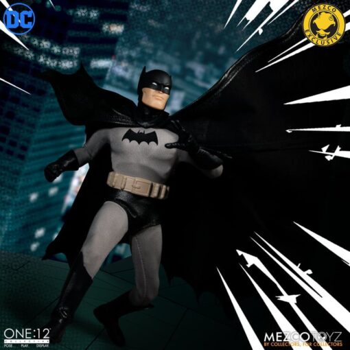 BACK ORDER Mezco ONE:12 BATMAN GOLDEN AGE : CAPED CRUSADER EDITION (December 2023) (FSWMM) - Image 5