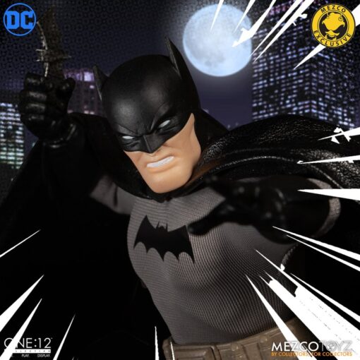 BACK ORDER Mezco ONE:12 BATMAN GOLDEN AGE : CAPED CRUSADER EDITION (December 2023) (FSWMM) - Image 11