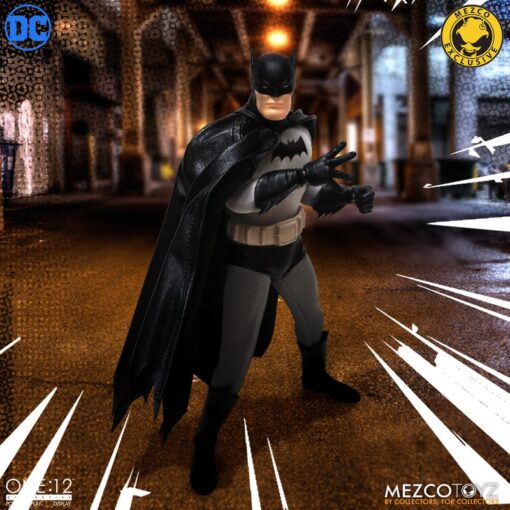 BACK ORDER Mezco ONE:12 BATMAN GOLDEN AGE : CAPED CRUSADER EDITION (December 2023) (FSWMM) - Image 14