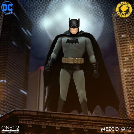 BACK ORDER Mezco ONE:12 BATMAN GOLDEN AGE : CAPED CRUSADER EDITION (December 2023) (FSWMM) - Image 9