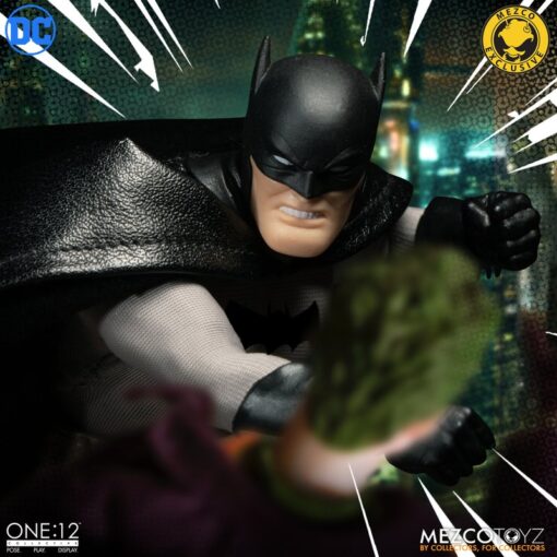 BACK ORDER Mezco ONE:12 BATMAN GOLDEN AGE : CAPED CRUSADER EDITION (December 2023) (FSWMM) - Image 6