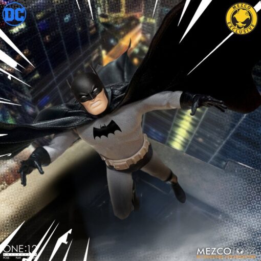 BACK ORDER Mezco ONE:12 BATMAN GOLDEN AGE : CAPED CRUSADER EDITION (December 2023) (FSWMM) - Image 13