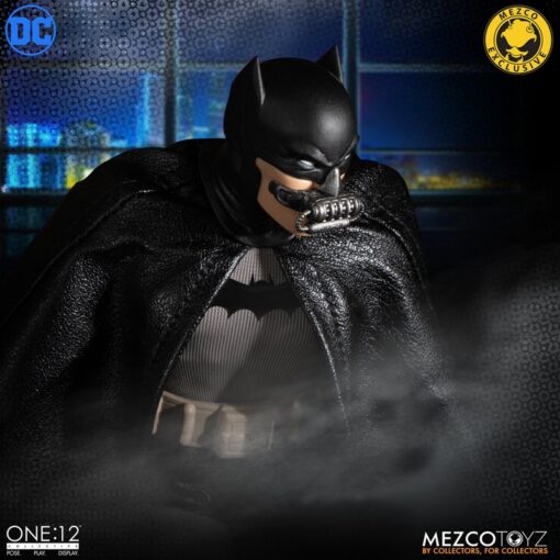 BACK ORDER Mezco ONE:12 BATMAN GOLDEN AGE : CAPED CRUSADER EDITION (December 2023) (FSWMM) - Image 7