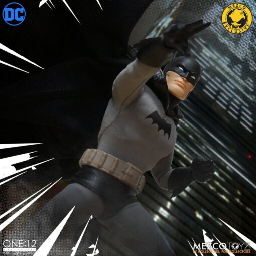 BACK ORDER Mezco ONE:12 BATMAN GOLDEN AGE : CAPED CRUSADER EDITION (December 2023) (FSWMM) - Image 8