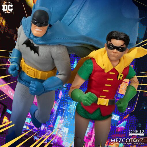 PRE-ORDER Mezco One:12 Collective Robin: Golden Age Edition (March 2025) - Image 3